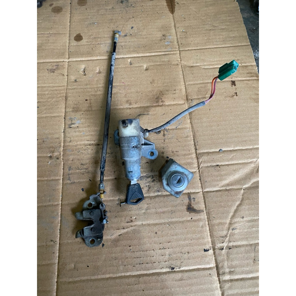 Kunci kontak set suzuki spin 125 original lepasan copotan motor