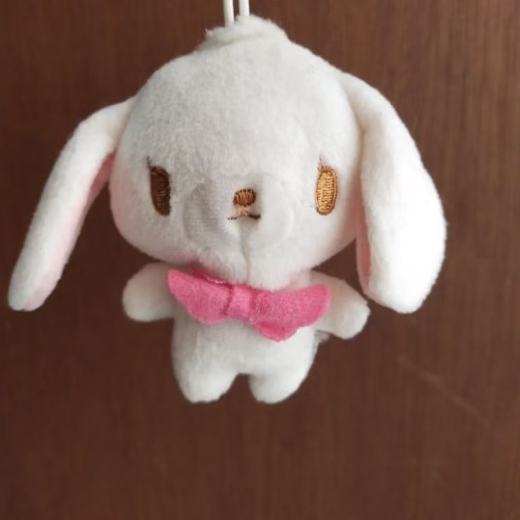 gantungan boneka sugar bunnies white