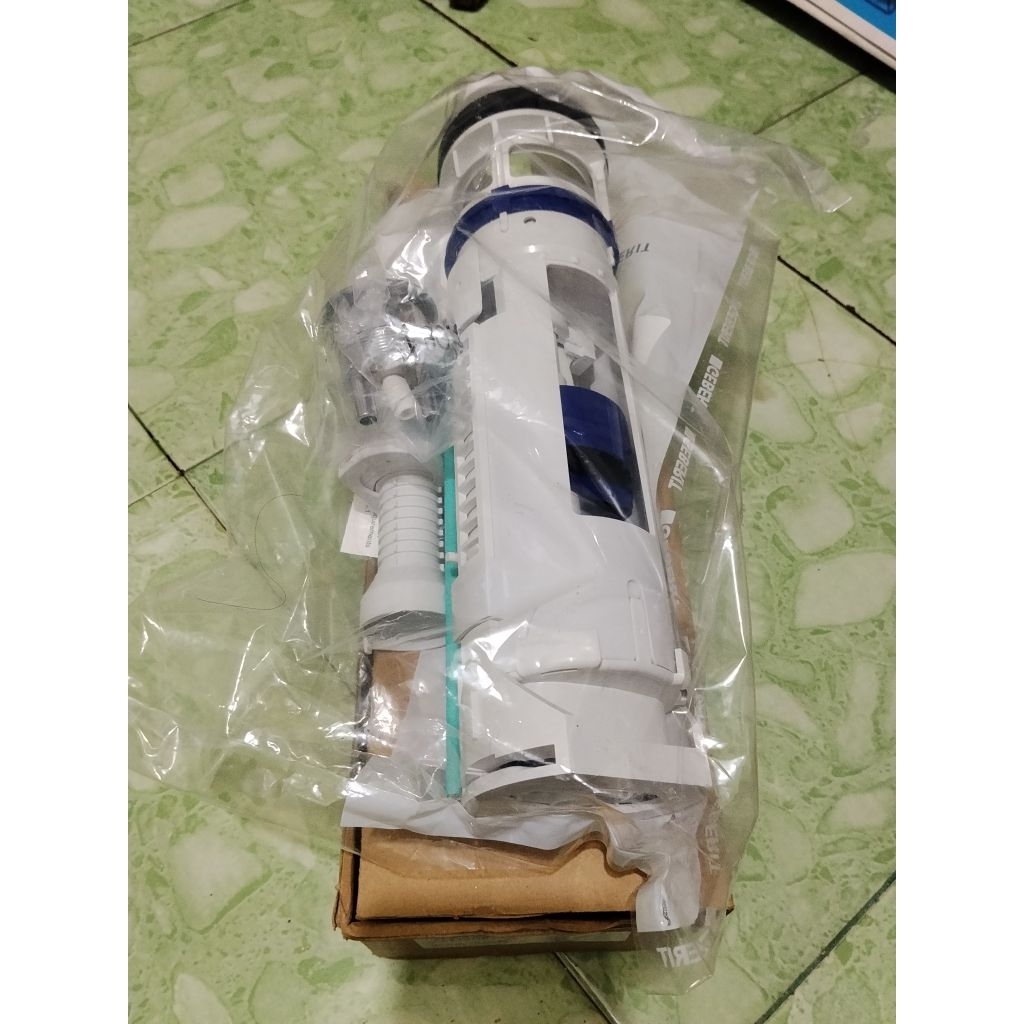 TOTO G516 || Pembilas Closet Duduk + Tombol || Sperpat Tabung Closet Duduk TOTO Dual Flus Baru