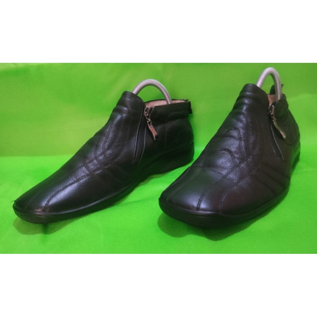 Sepatu Prada* (42)