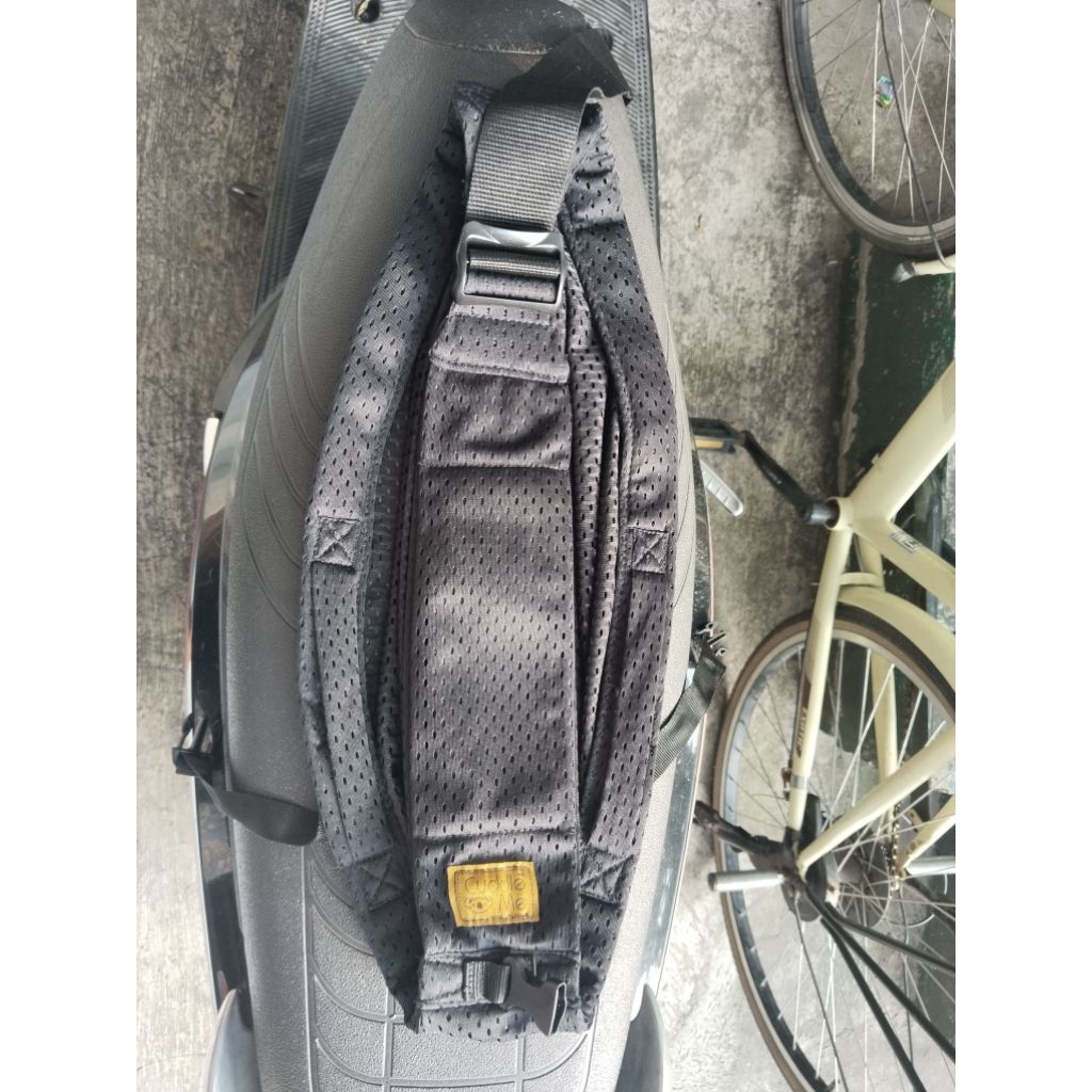 preloved gendongan geos fit cuddle me