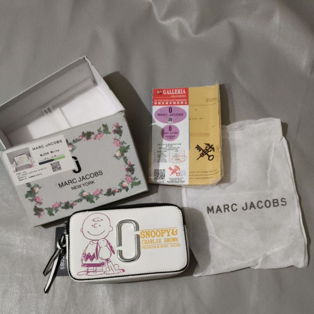 MJ Mar*c Ja*cobs Snoopy Charlie Brown Camera Bag