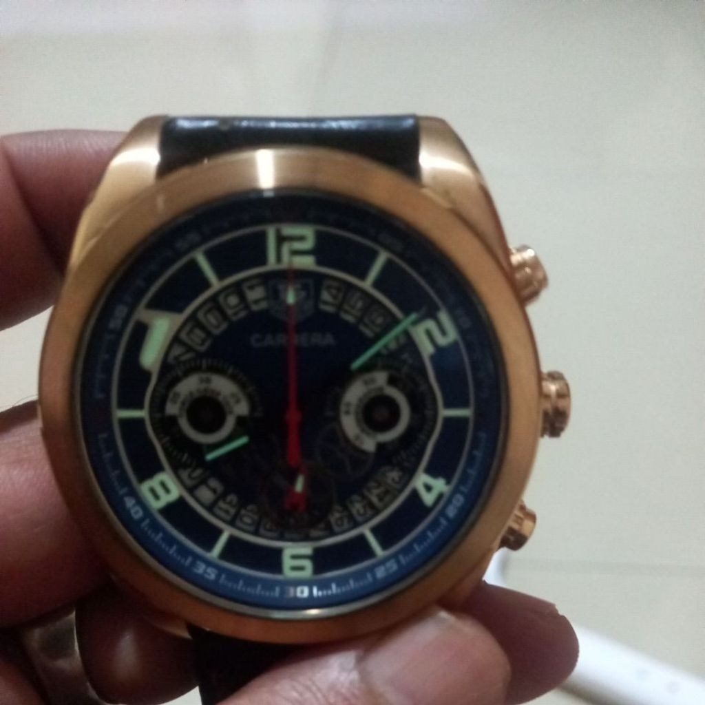 Jam TAG HEUER Carrera