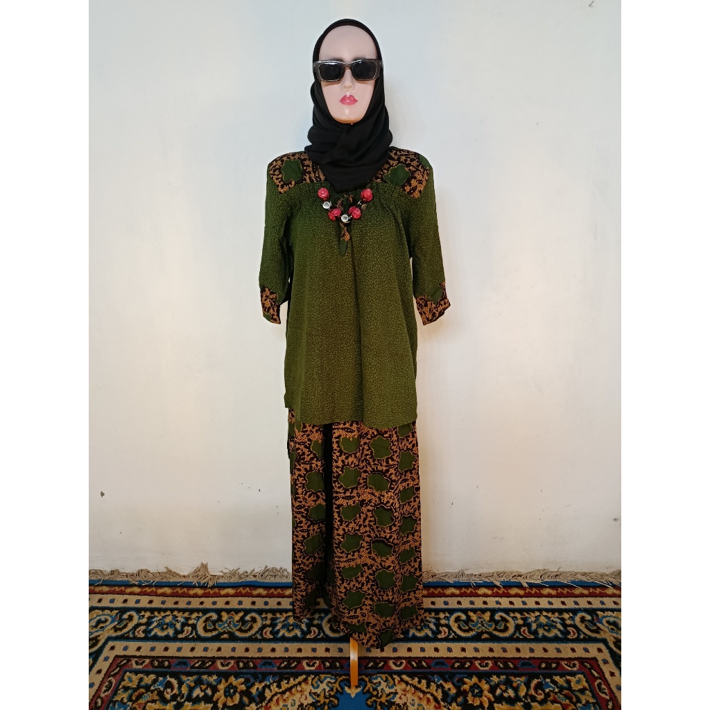 Setelan Baju Hijau Army & Celana Palazo Batik | Setelan Tunik Wanita Lengan ¾ - Rancak Collection