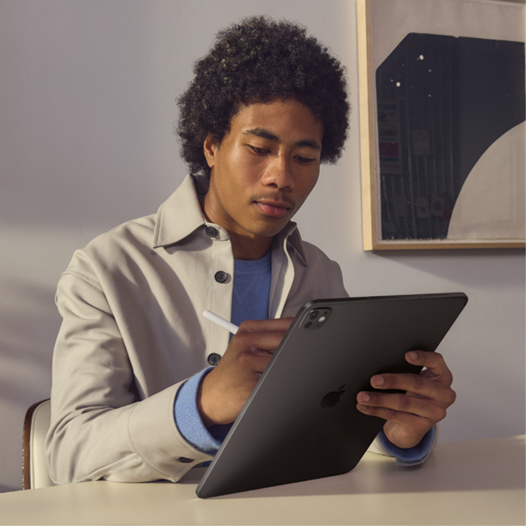 Apple iPad Pro M5 with Standard Glass 13 Inci Wi-Fi + Cell