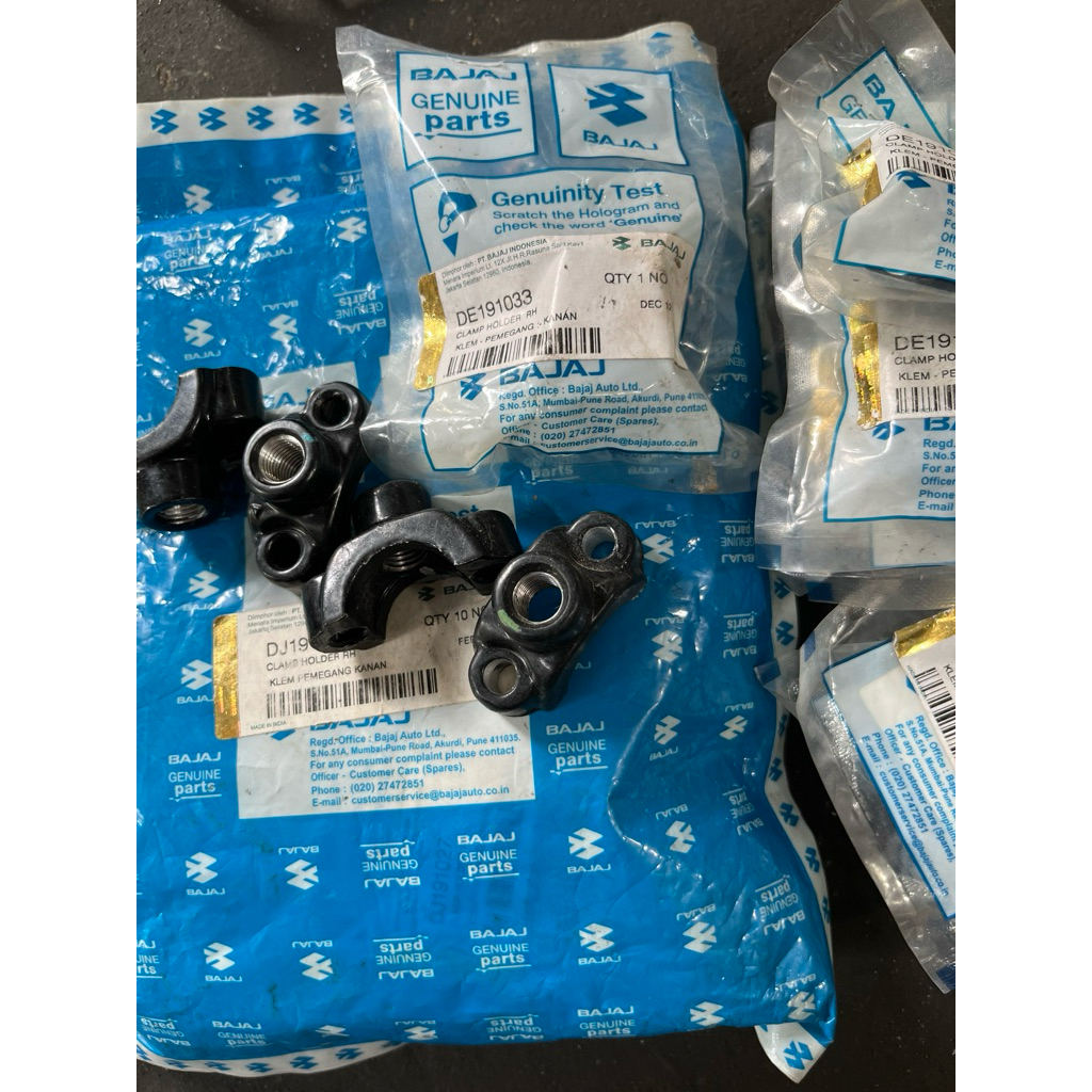 Clamp / Klem Dudukan Spion Kanan Pulsar 135 180 200 220