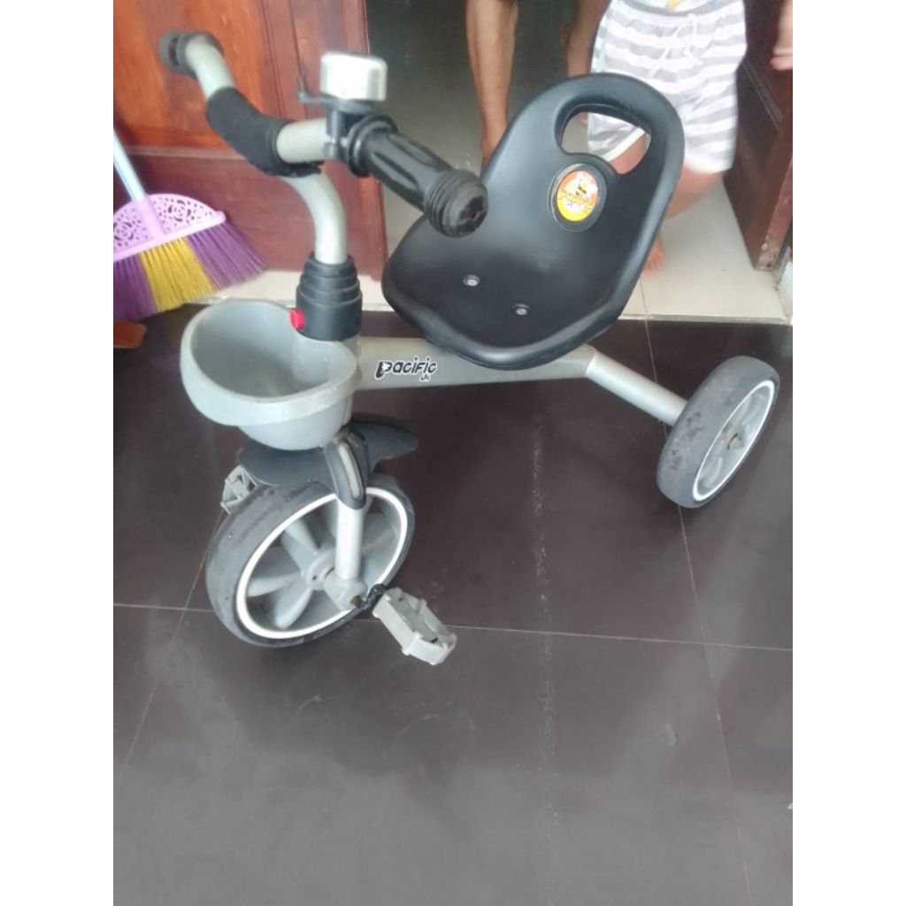 sepeda anak roda 3 Pasific bekas