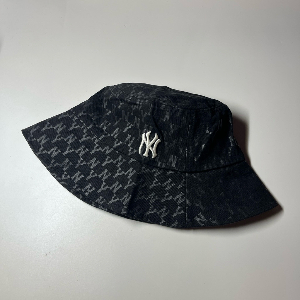 Topi Bucket Hat Monogram MLB