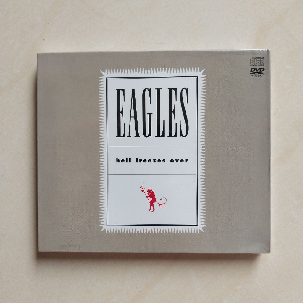 KASET DAN CD EAGLES ALBUM HELL FREEZES OVER ( CD+DVD )