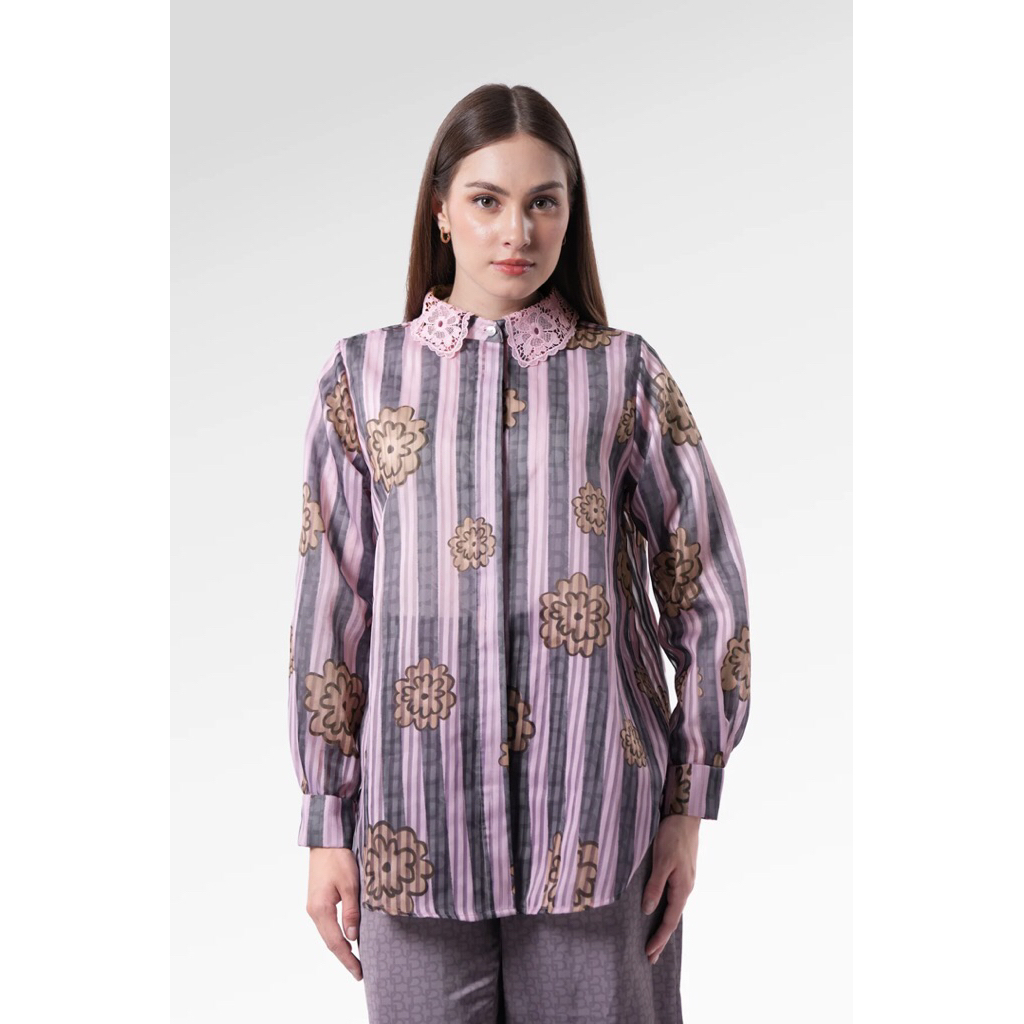 Benang Jarum Selena Lace Collar Shirt