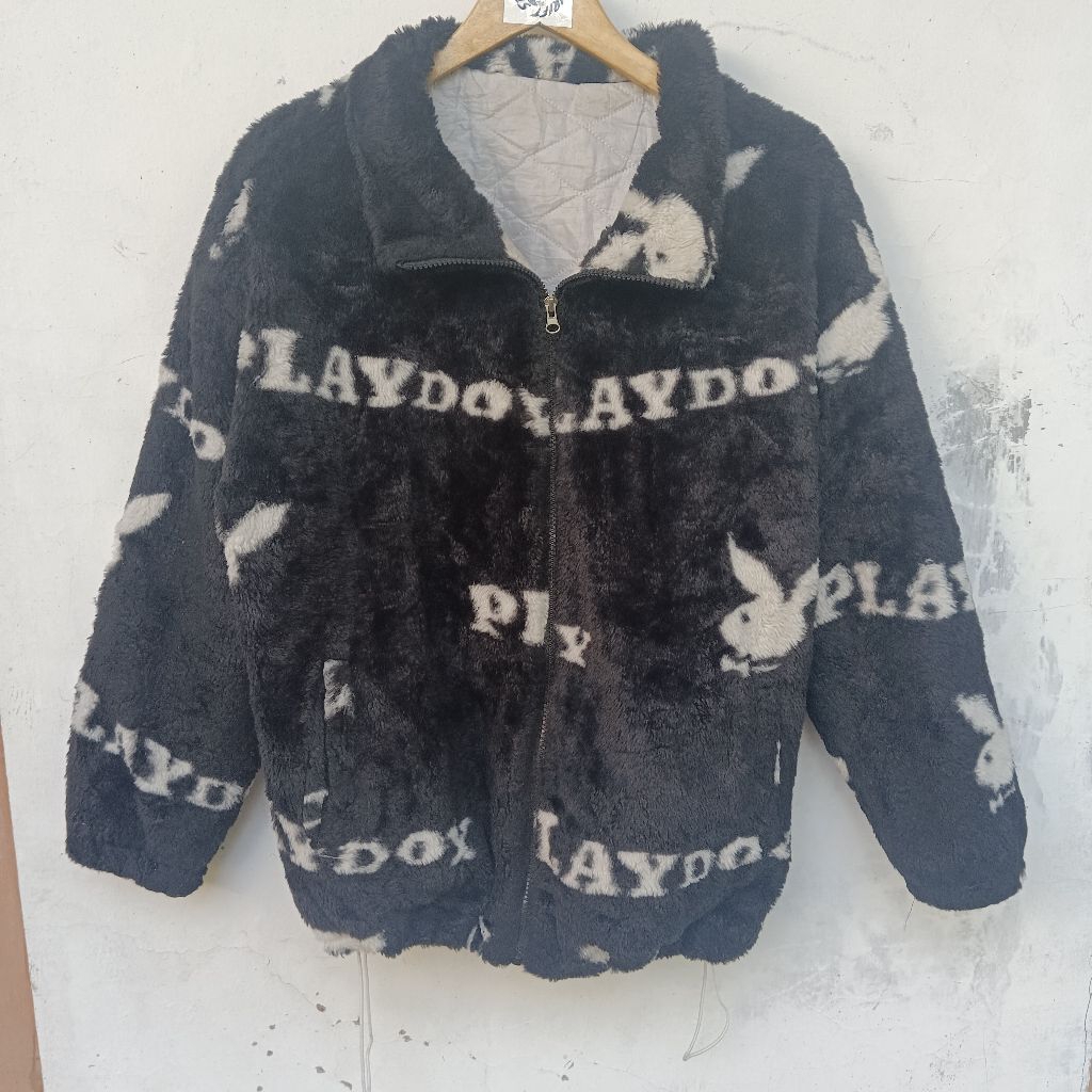 jacket bulu motif playboy logo