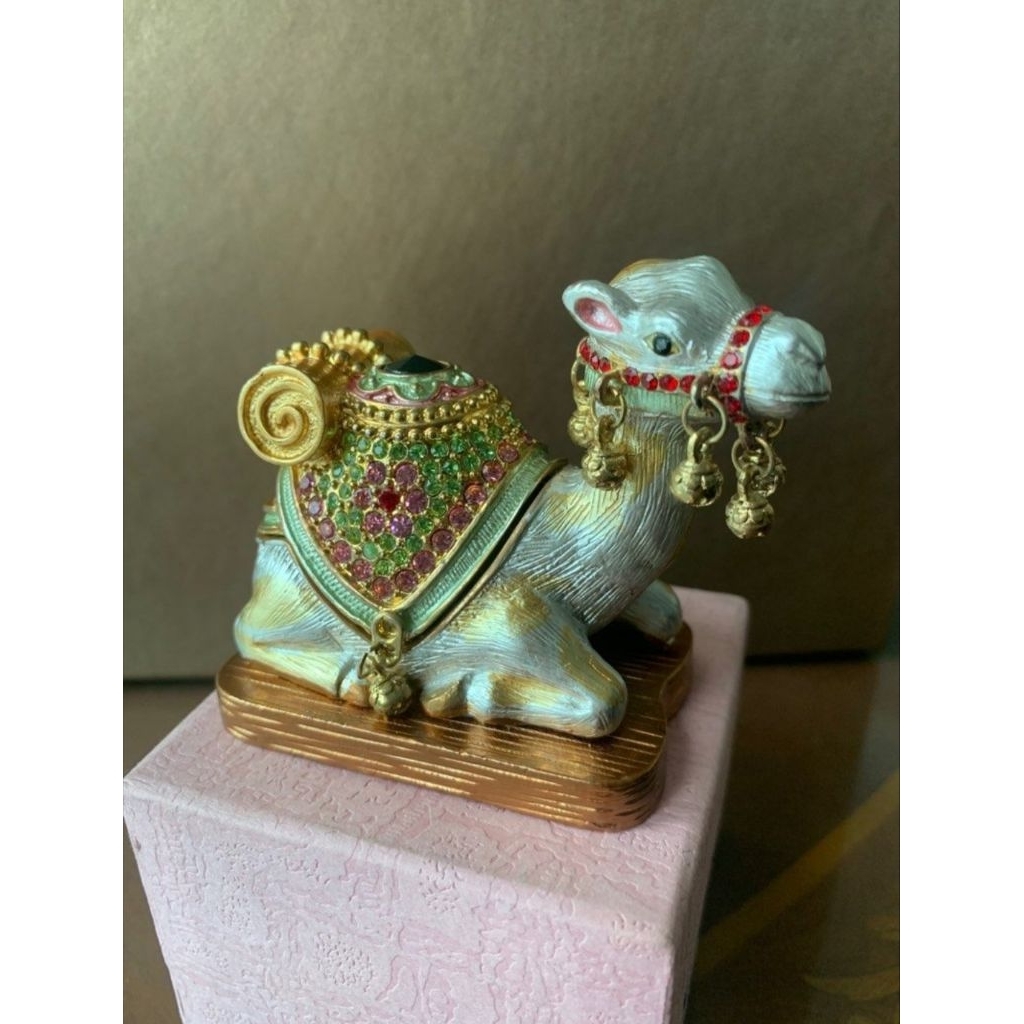 pajangan unta pecah belah