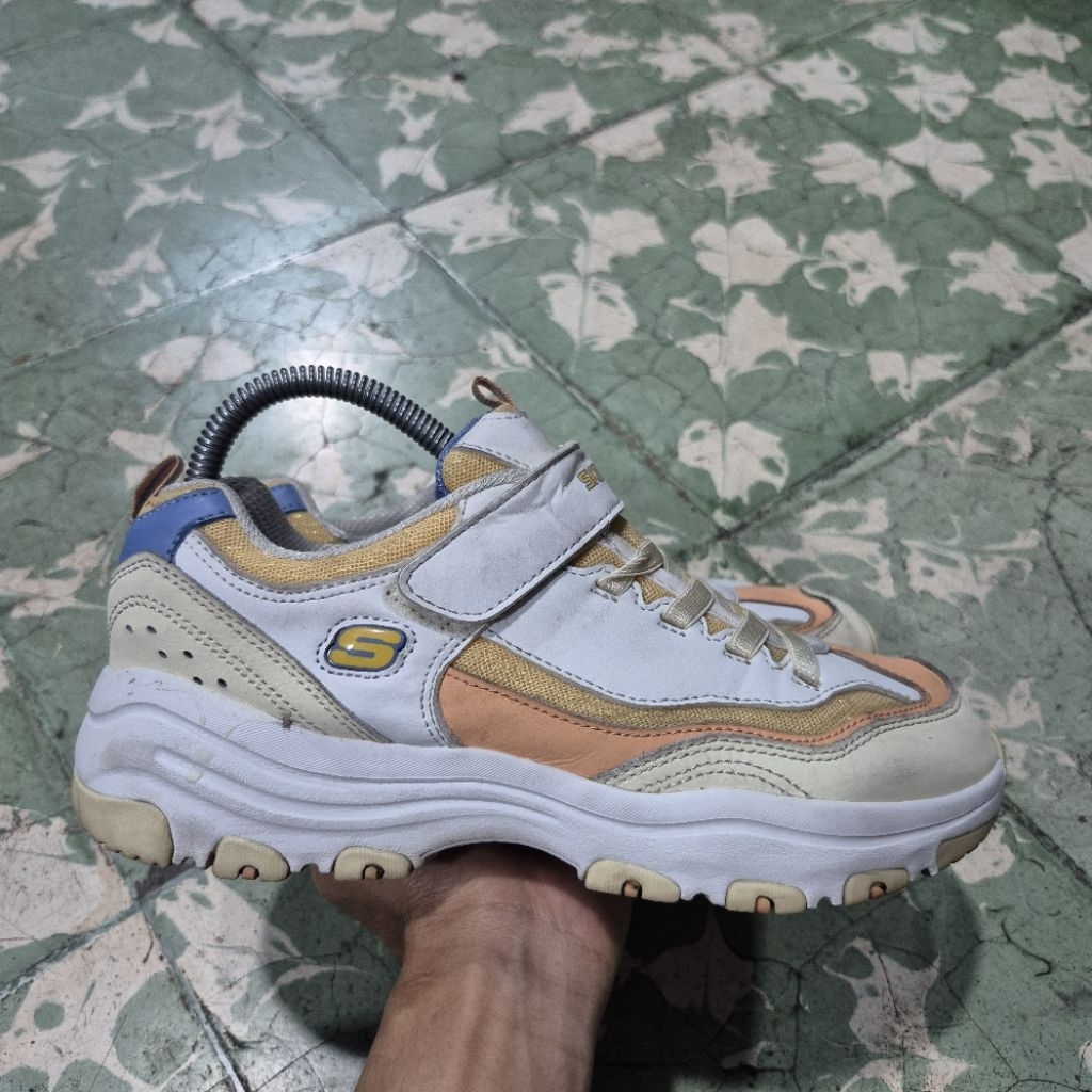 Sepatu Skechers D'Lites Wanita(37)