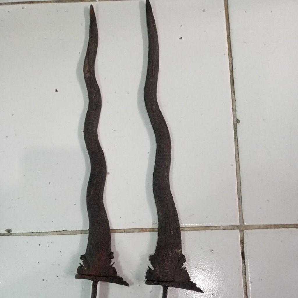 keris omyang jimbe Putut kembar aksara jawa