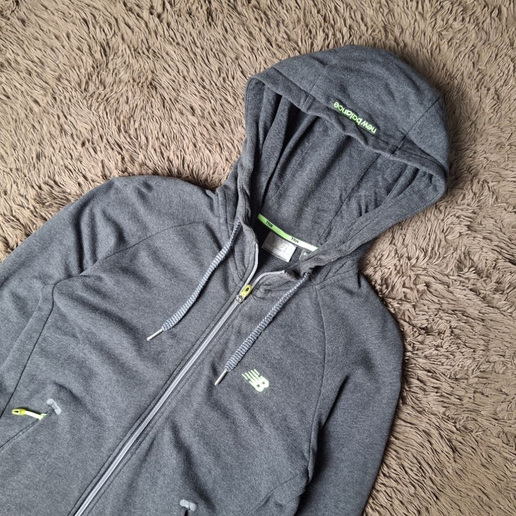 Jaket New BalanceTRN Woman / Jaket New Balance TRN Woman's / Jaket New Balance TRN Wanita Abu-abu / 