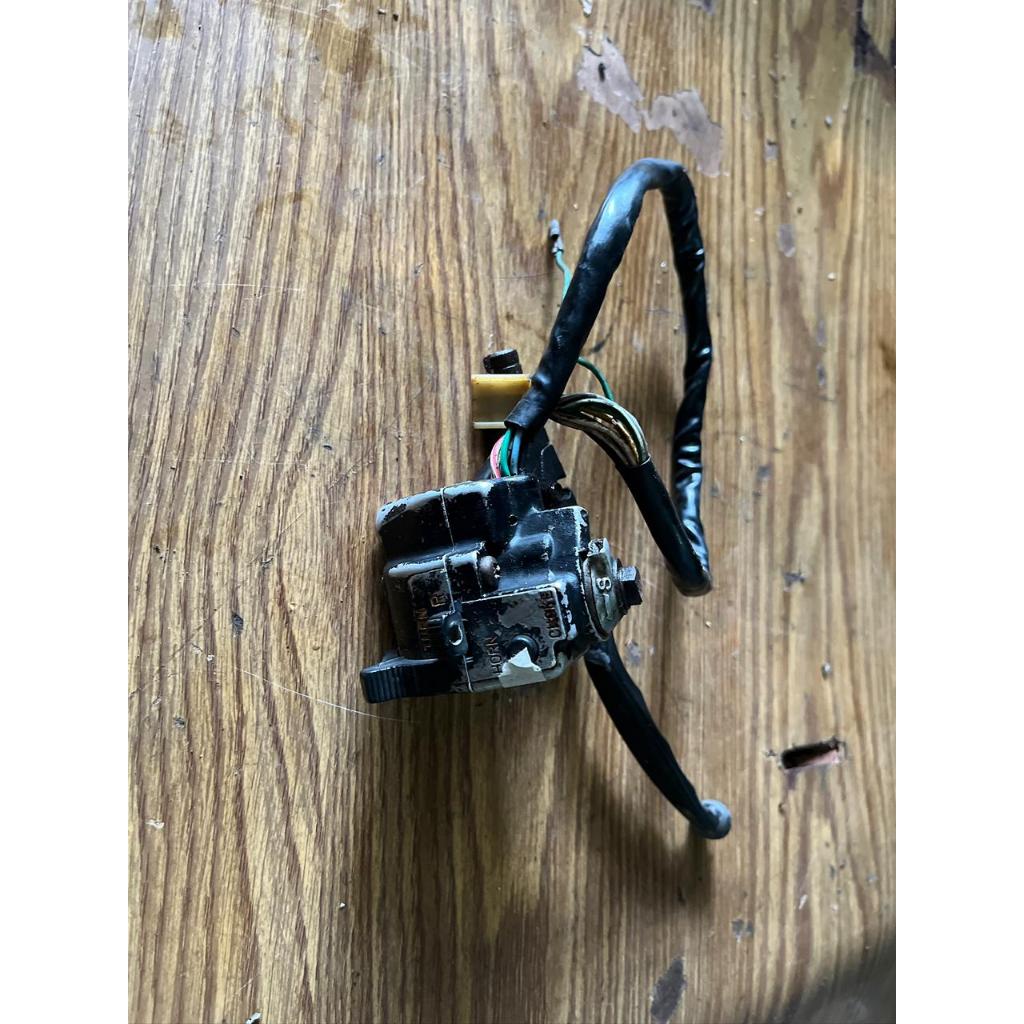 HOLDER SAKLAR KIRI SUZUKI TRS GP100 ORIGINAL / 1412K2T