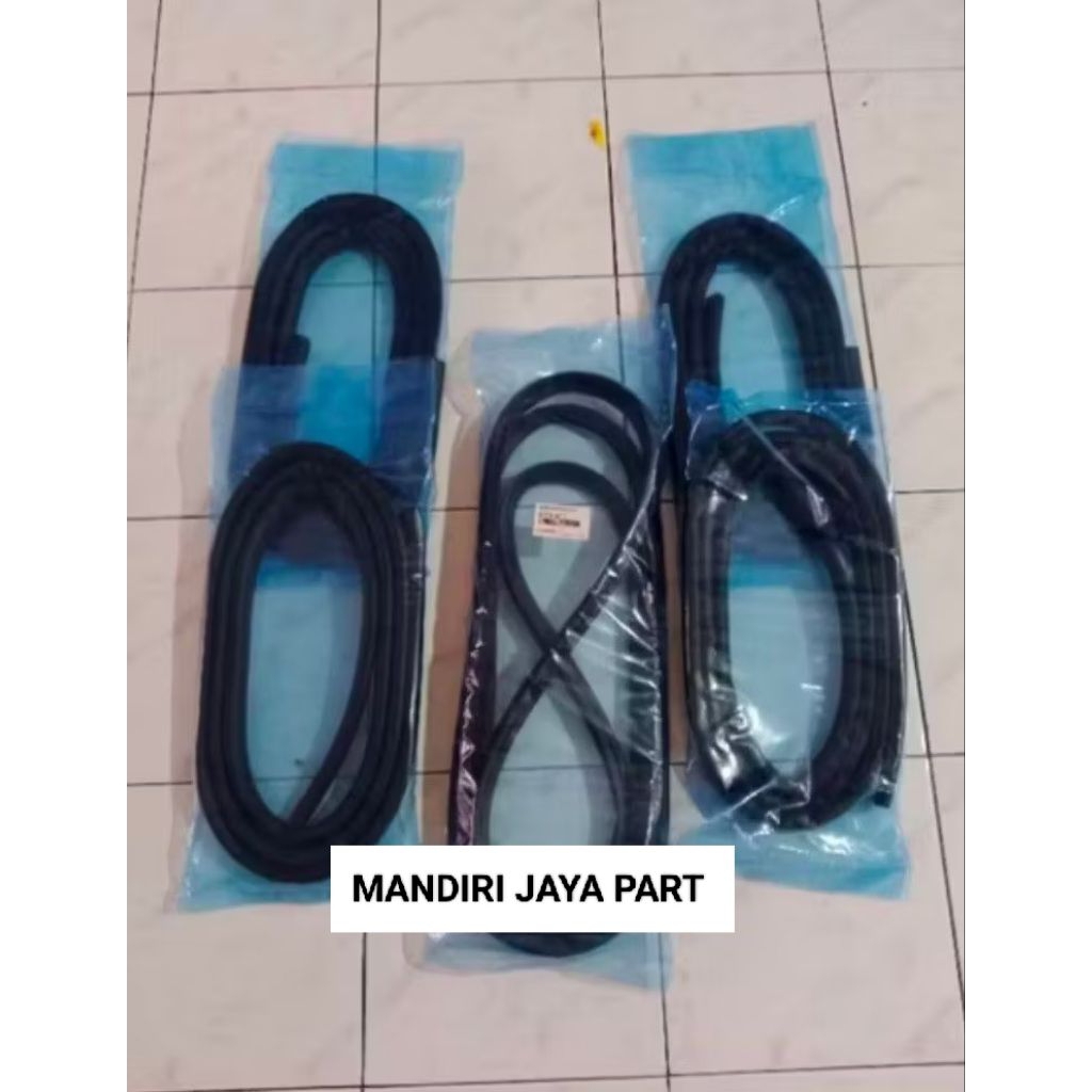 KARET BALON KARET PEREDAM PINTU MOBIL TOYOTA AVANZA XENIA 2005-2018 1SET