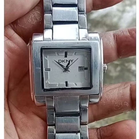 Jam merk DKNY (Pria & wanita)