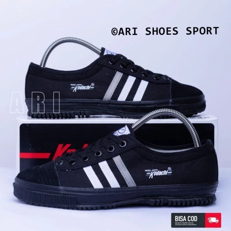 SEPATU CAPUNG SEPATU BADMINTON SEPATU TAKRAW SEPATU KODACHI SEPATU TERMURAH