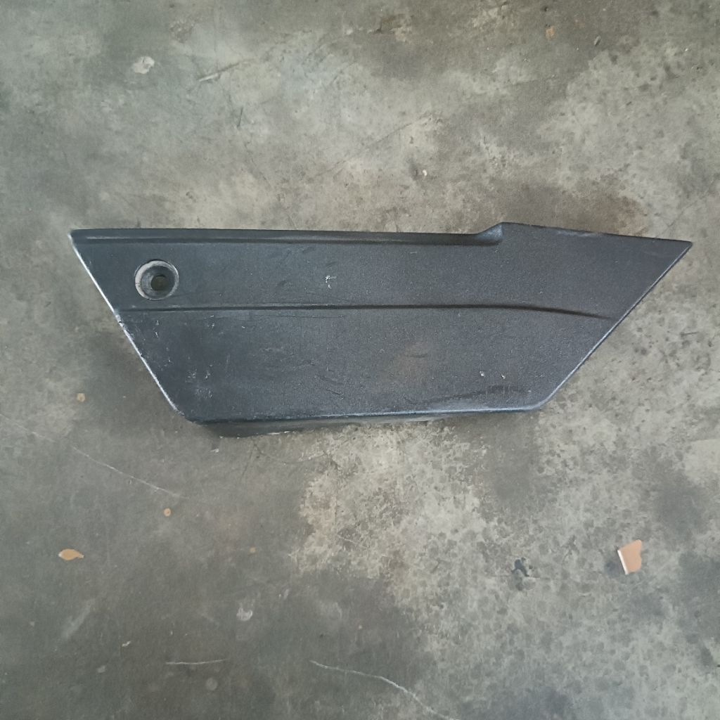 Tepong kanan cover tutup aki Yamaha Vega r new vega new r original lepasan motor