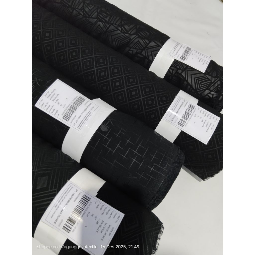 kain embos jetblack wolfis premium meteran