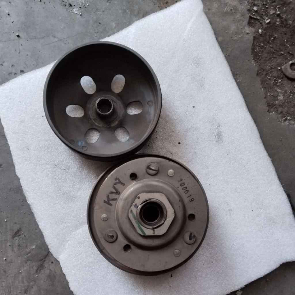 satu set pully belakang,kampas ganda beat karbu kode KVY