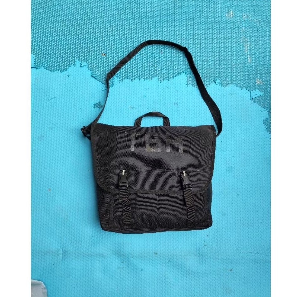 Messenger bag/Selempang/Tas Pria Cowok/Tas Kerja Kuliah/Tas Laptop/Tas Casual Second ORI Brand THE E