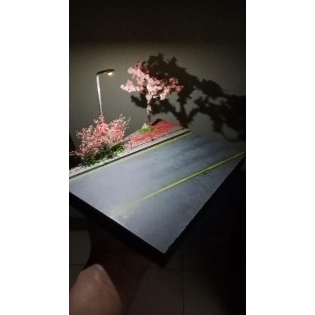 diorama pinggir jalan