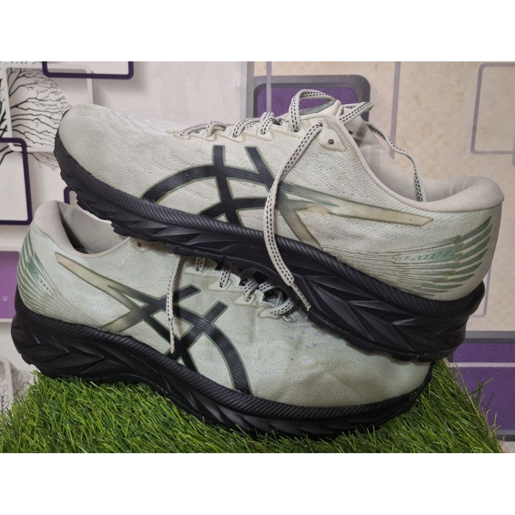 Sepatu Asics size 47