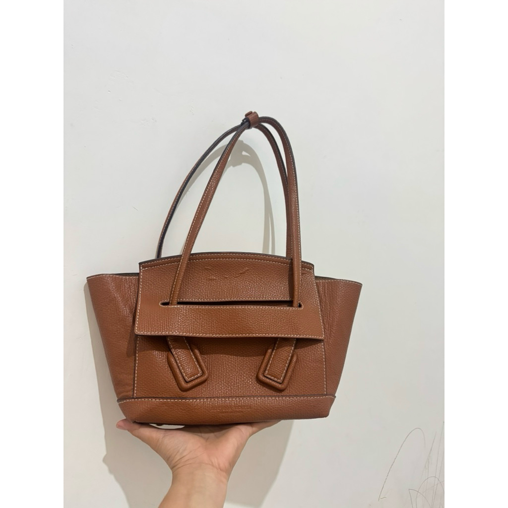 PRELOVED BOTTEGA VENETA ARCO