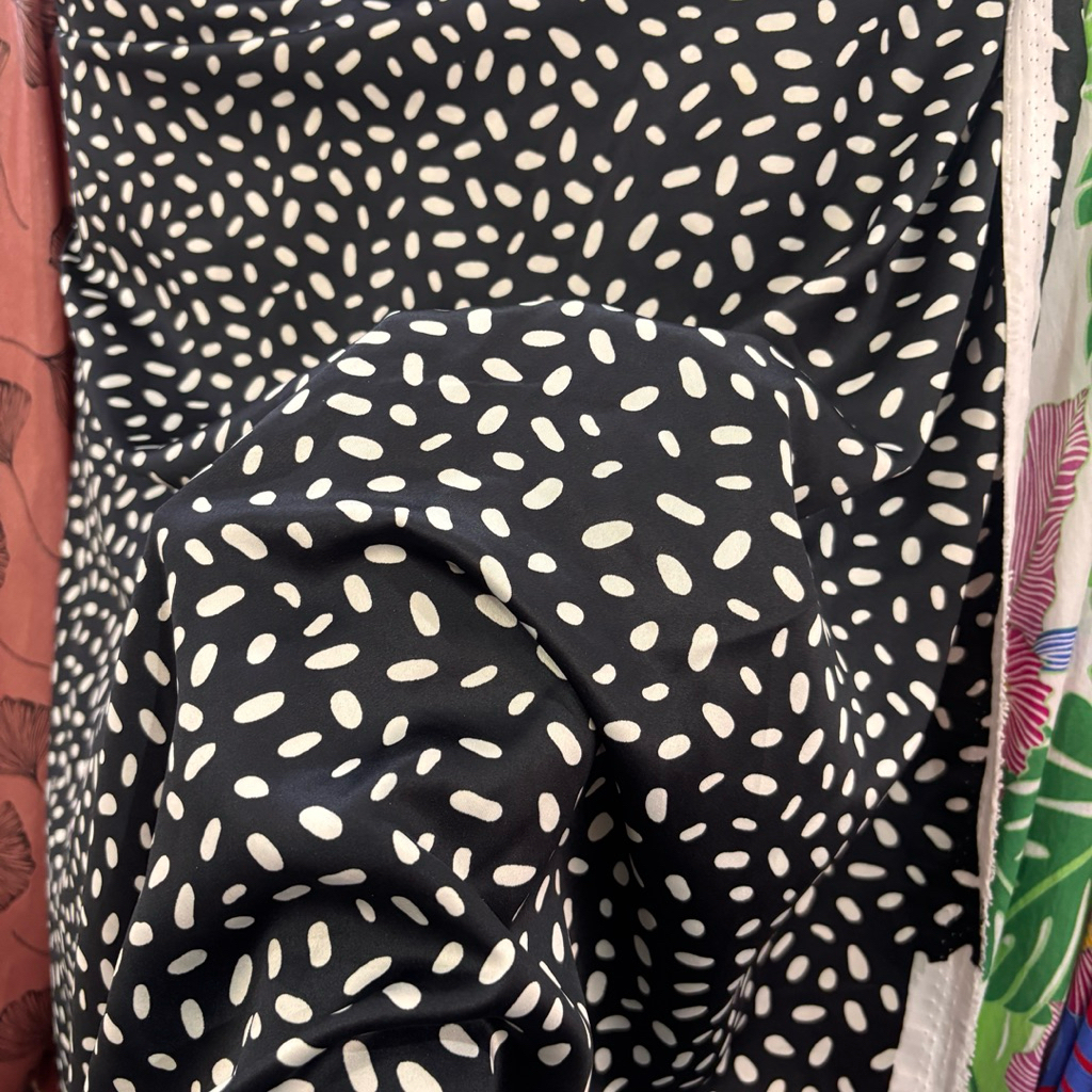 Kain Satin Silk Premium Motif Polkadot Rice White - Bahan Gamis, Dress & Blouse Mewah - per setengah