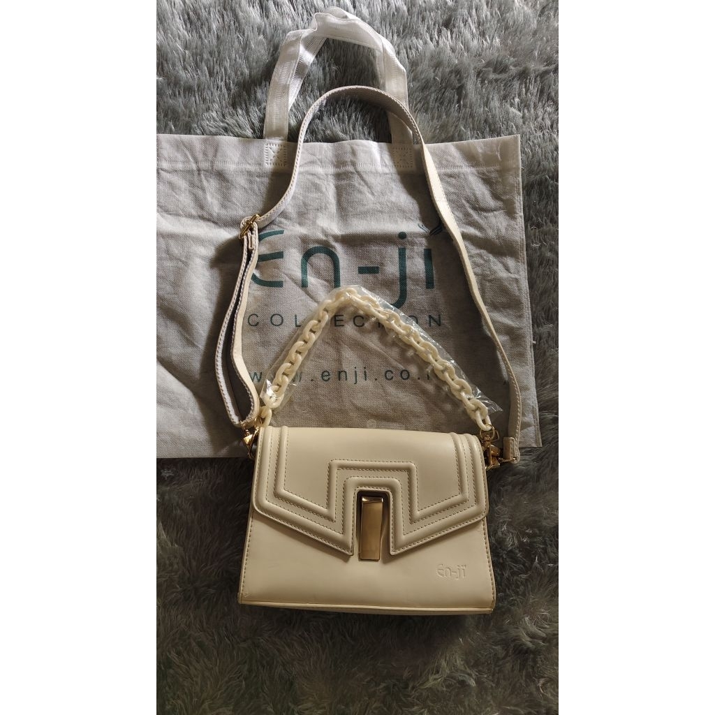 Tas selempang enji pre l*ved