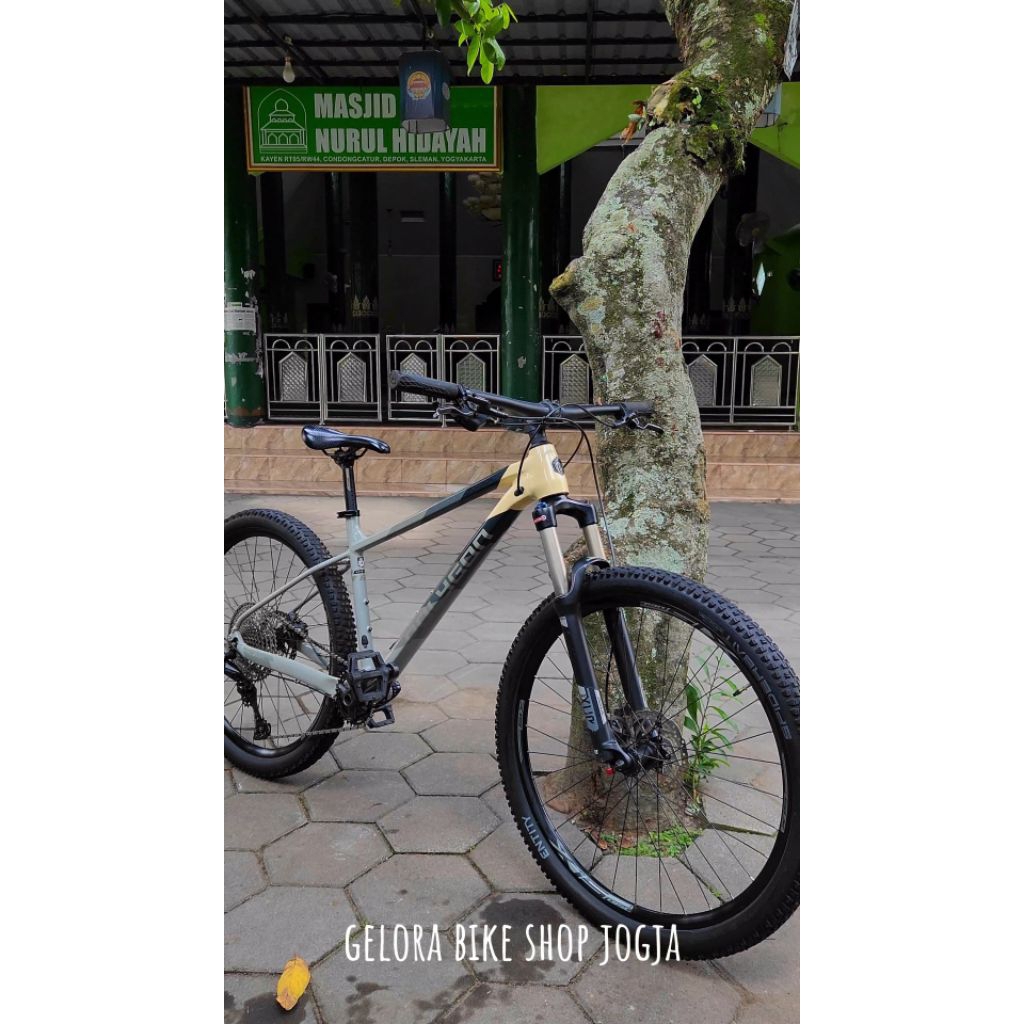 Polygon Xtrada 6 2022 Size M 27,5 (sepeda bekas/mtb)