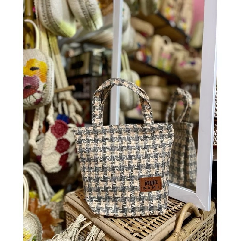 tas gail medium sling bag jogja