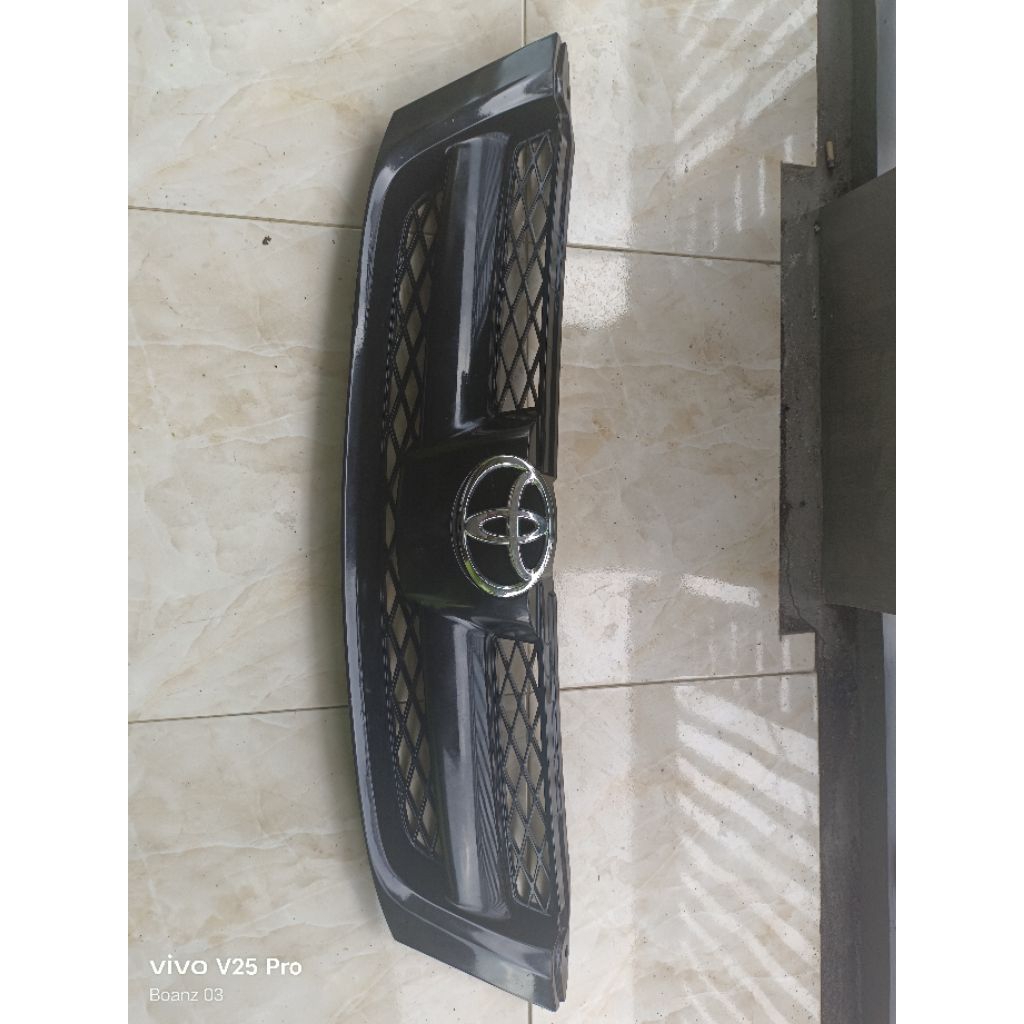 Grill grille Toyota KIJANG INNOVA taun 2005-2008 original