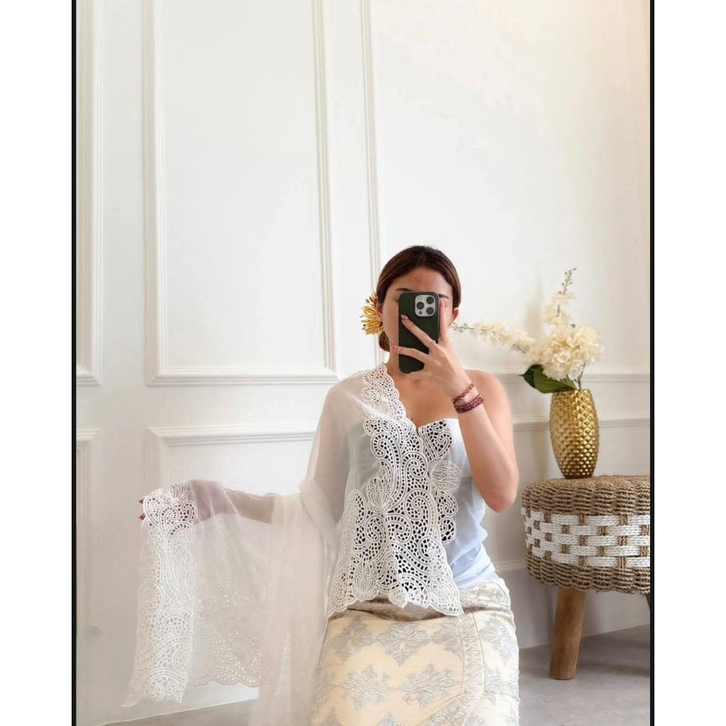 Kain Kebaya Bordir motif Kerawang spesial putih dan putih tulang ukuran 1.3M