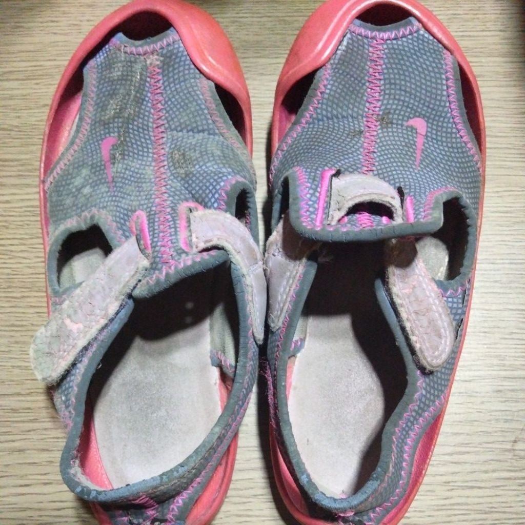 Sandal anak Nike Sunray bekas pemakaian pribadi