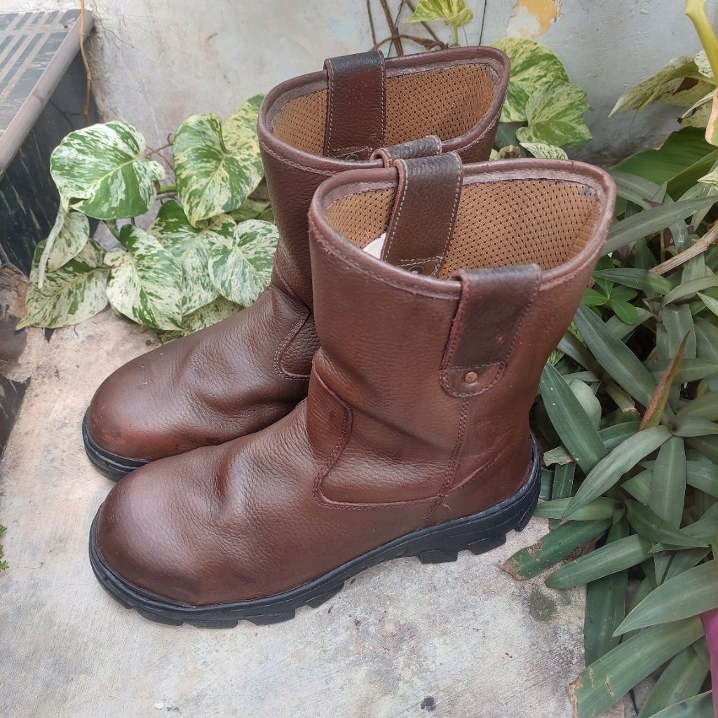 sepatu safety boots second krusher size 42(27cm)