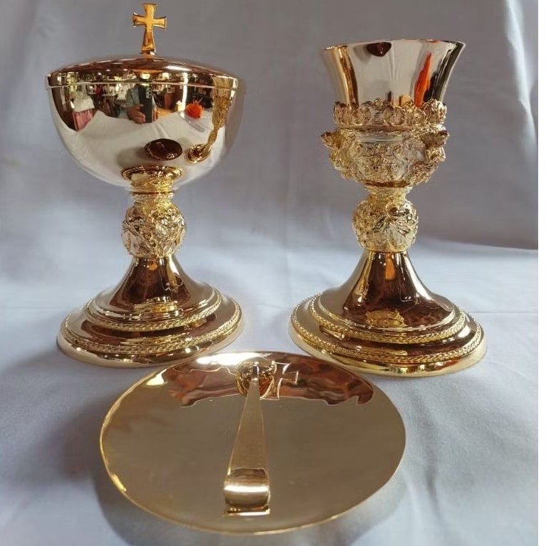 Satu Set Piala-Sibori Ekaristi Katolik/Kasula Romo Katolik