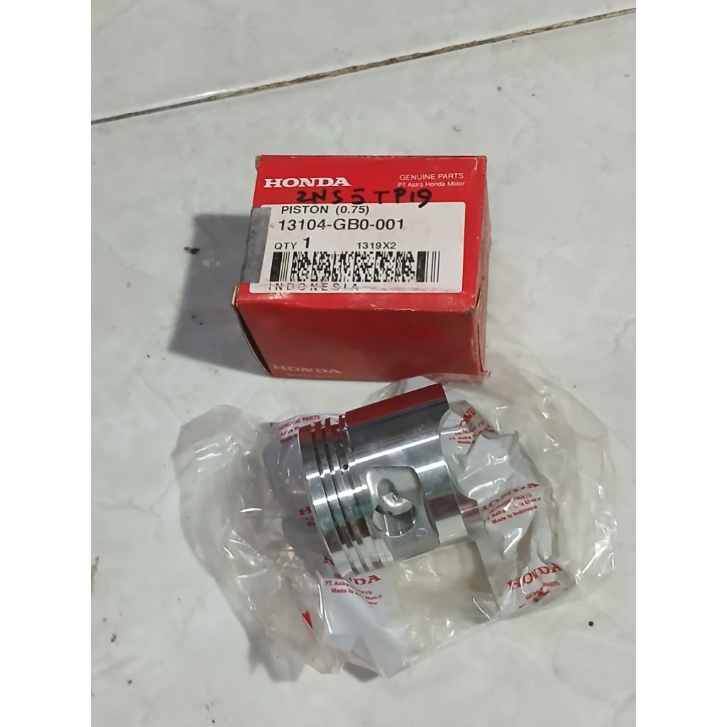 13104- GB0 - 011 PISTON HONDA C700 ovs 75 ORIGINAL BARU AHM