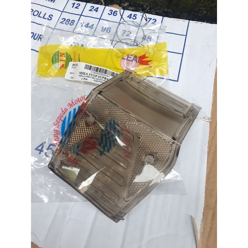 KACA MIKA LAMPU STOP BELAKANG SUPRA X 125 LAMA BATMAN HITAM SMOKE