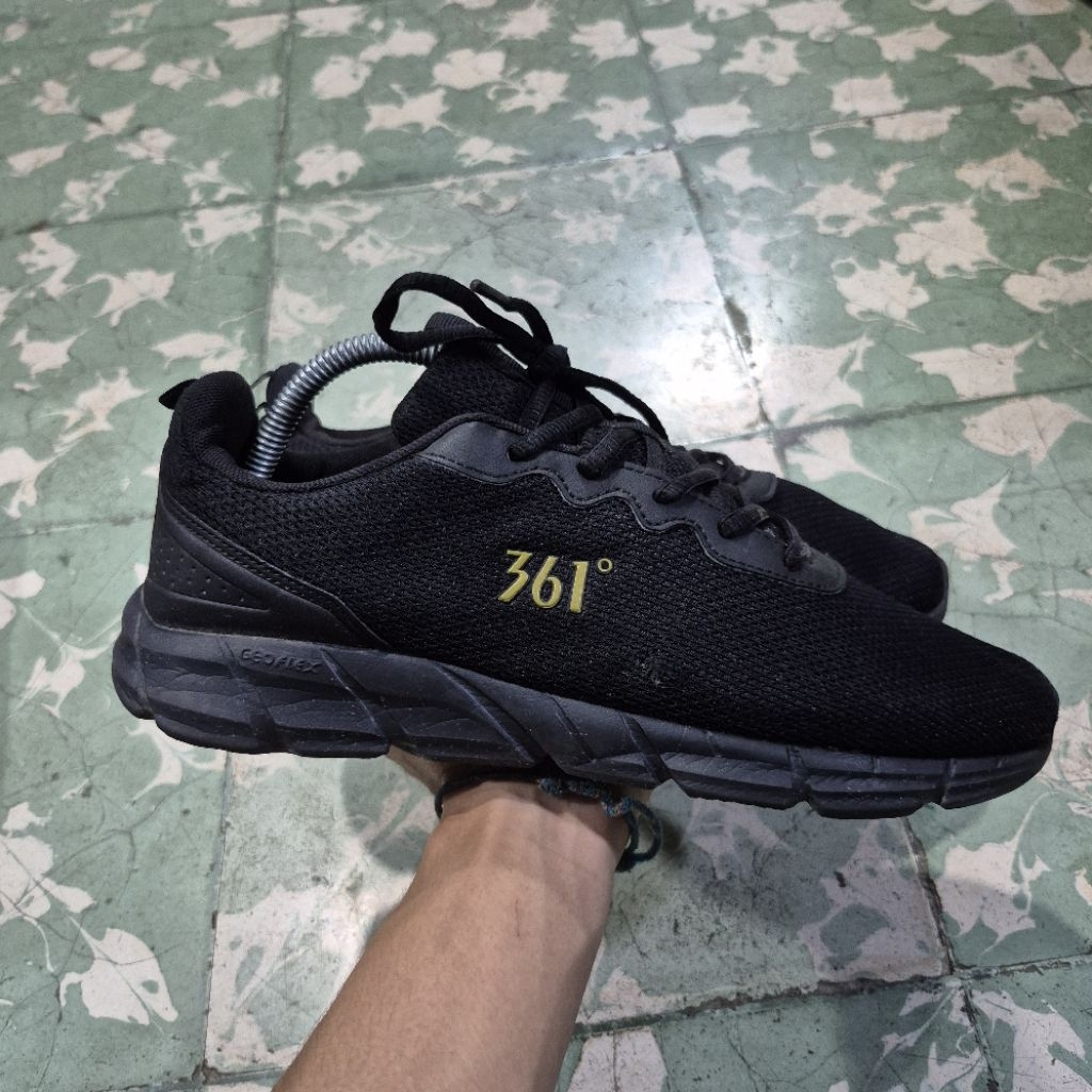 Sepatu 361 Full Black Pria(42)