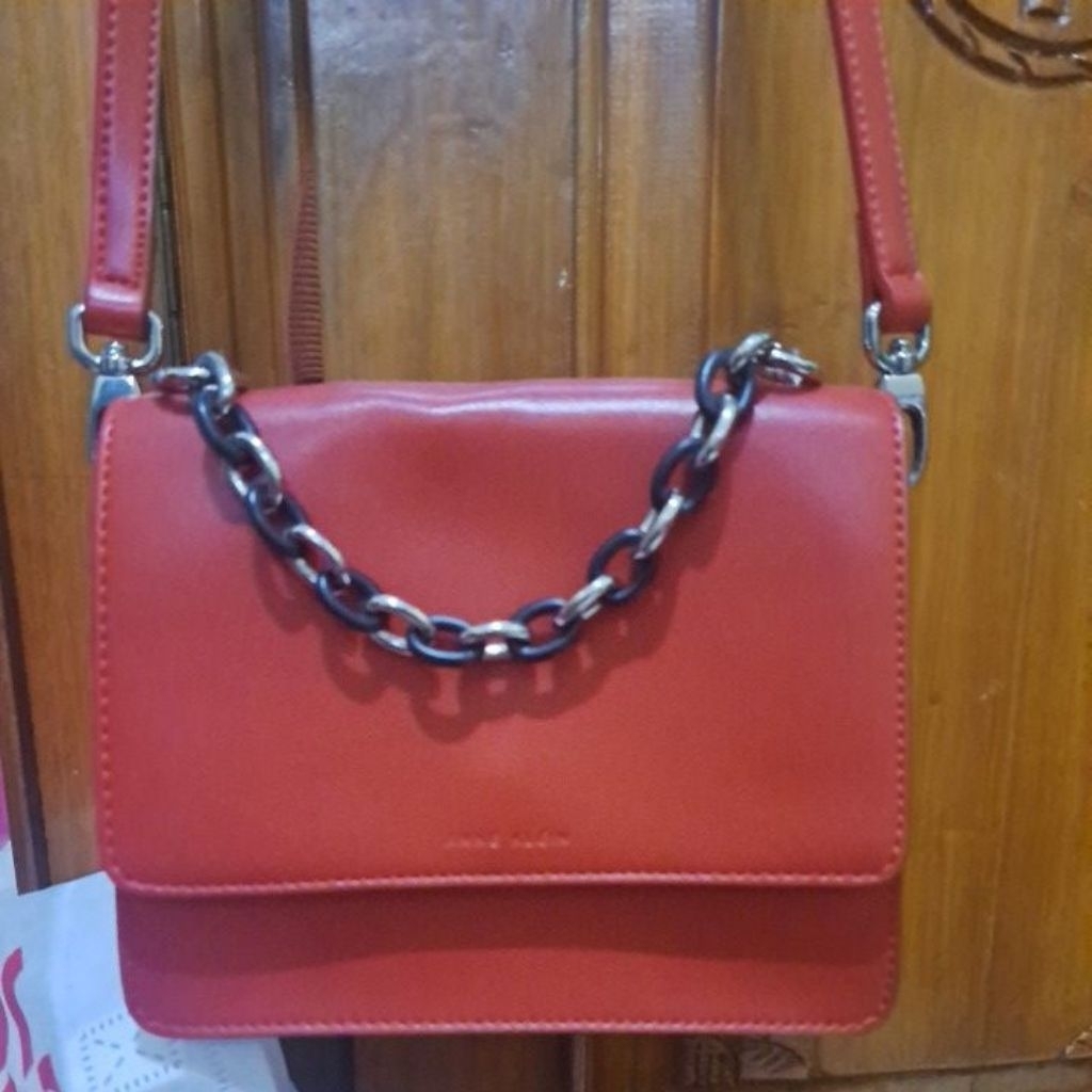 Tas Sling Anne Klein