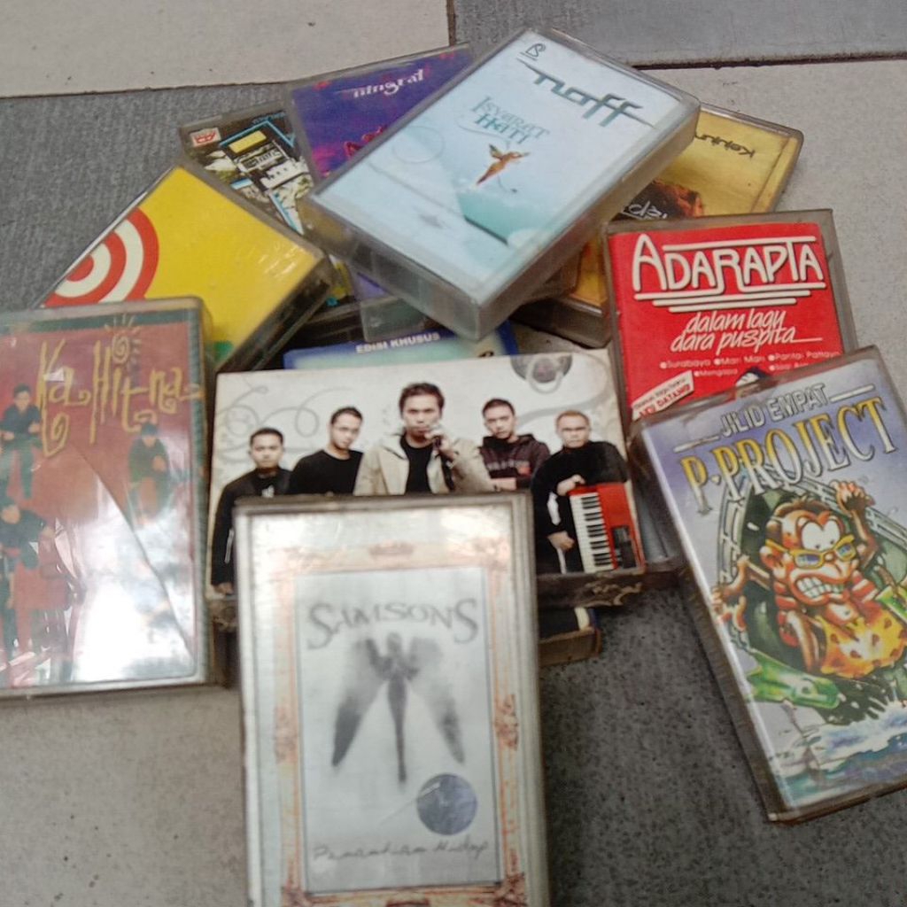 ANEKA Kaset pita BAND REMAJA INDONESIA