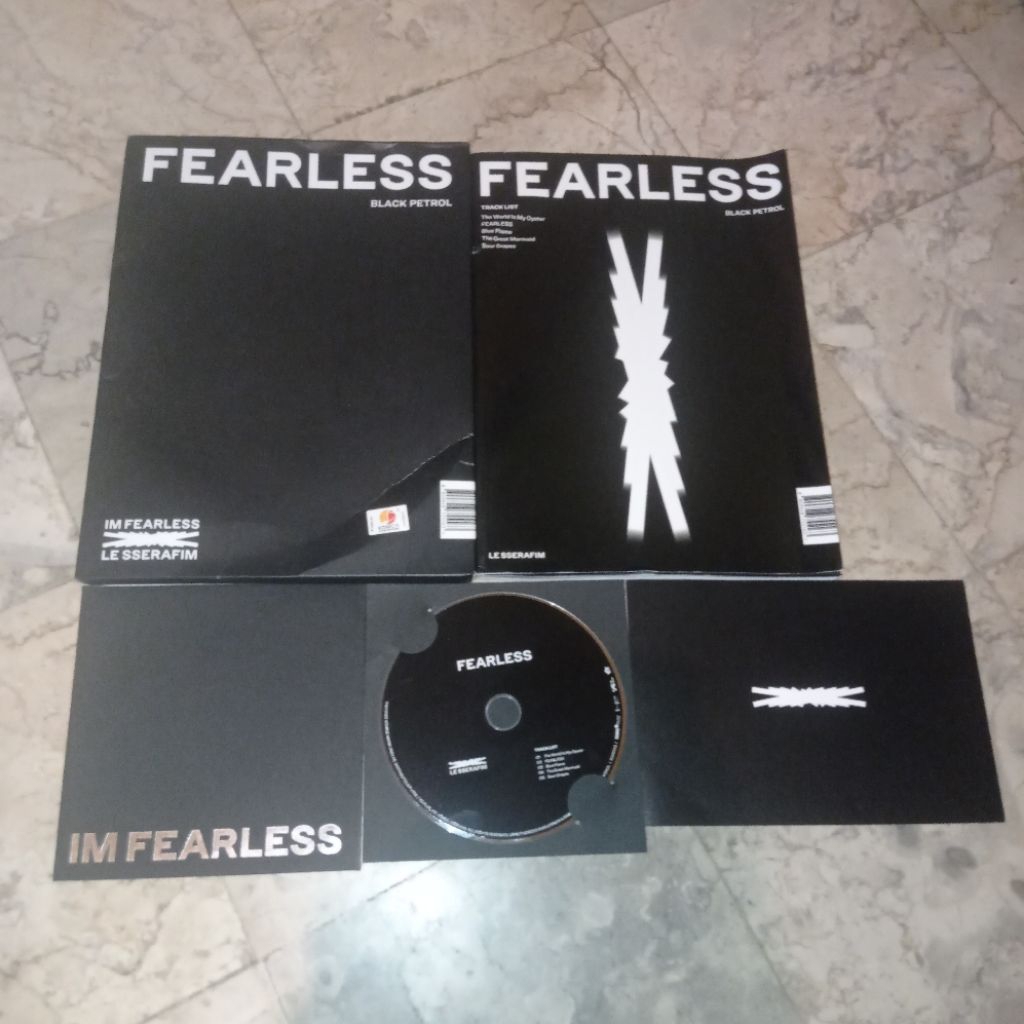 LE SSERAFIM FEARLESS Black Petrol ver. Album Only