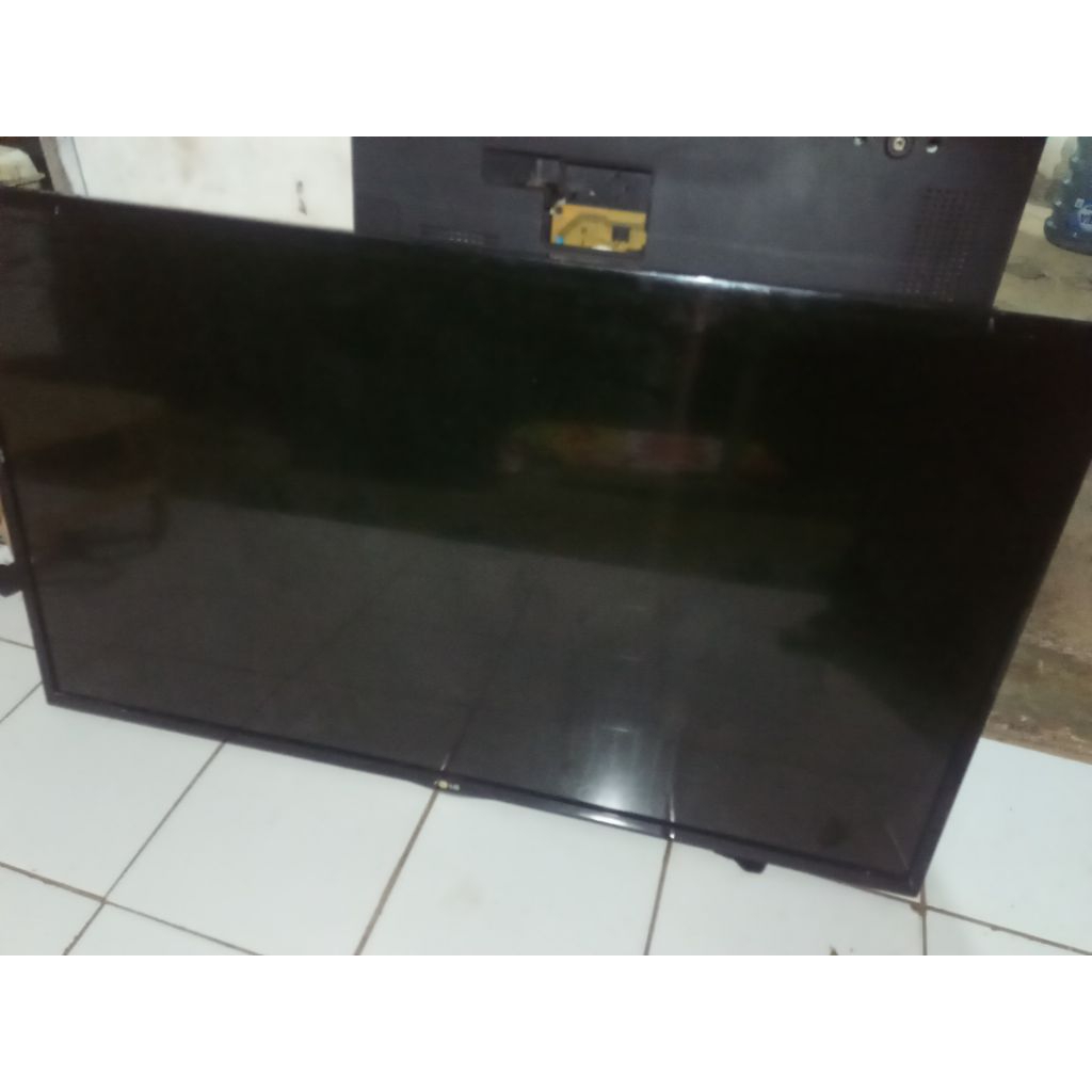 tv LG50LN5400 RUSAK LCD/PECAH