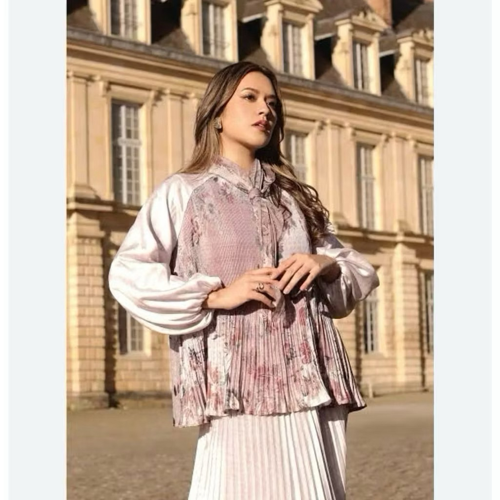 Monogram Benang Jarum, Bj X Raisa, Wearing Klamby