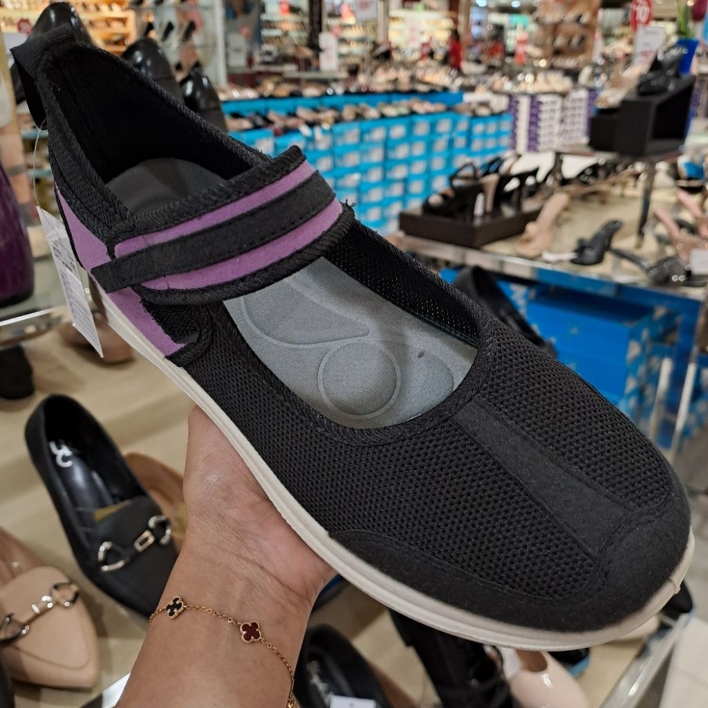 sepatu casual wanita yongki komaladi