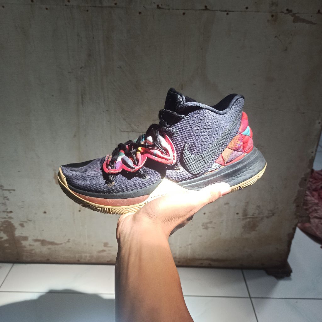 sepatu second Kyrie 5 size 42