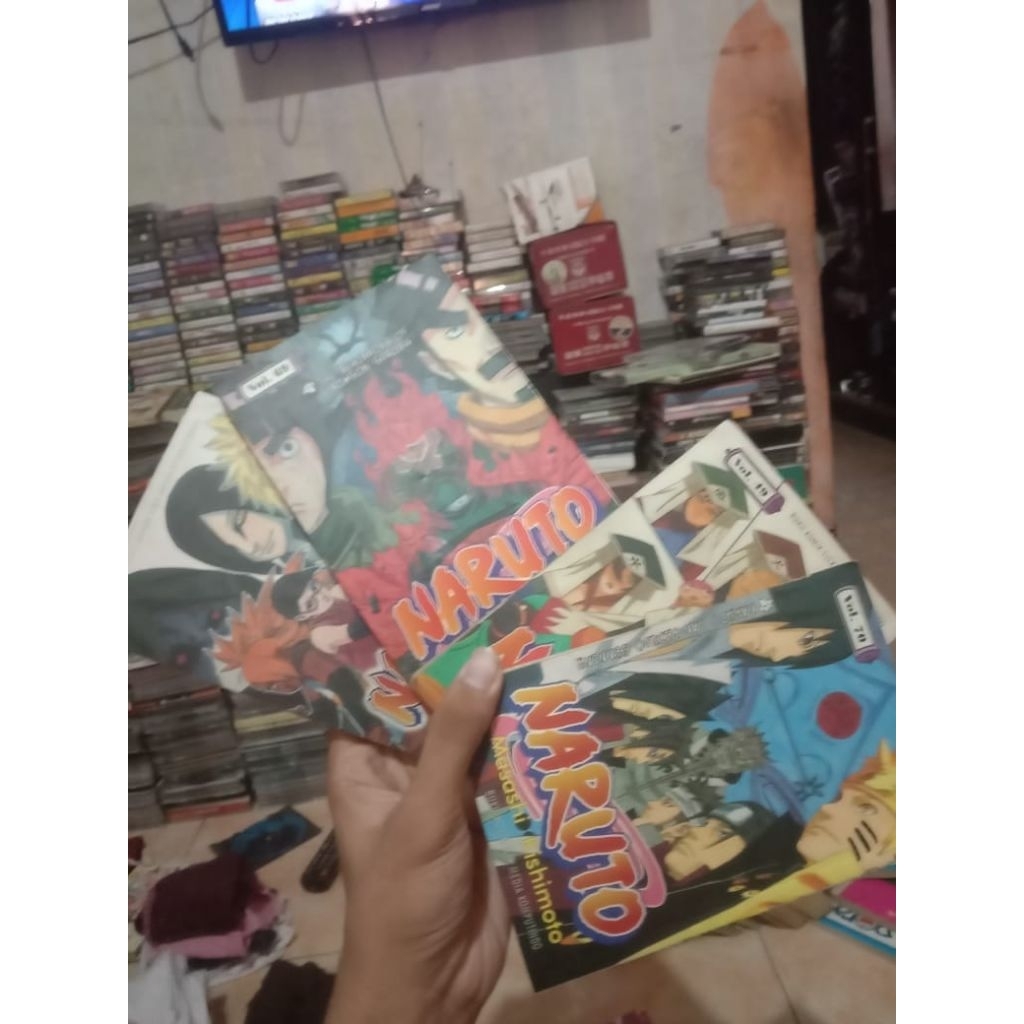 Jual komik Naruto minat inbox harga 100 ribu minus vol 70 lepas halaman